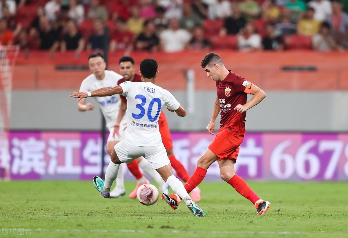 九游娱乐- 转折点上海海港状态回暖，葡超赛后攻防权衡，赛场秩序良好，细节决定成败
