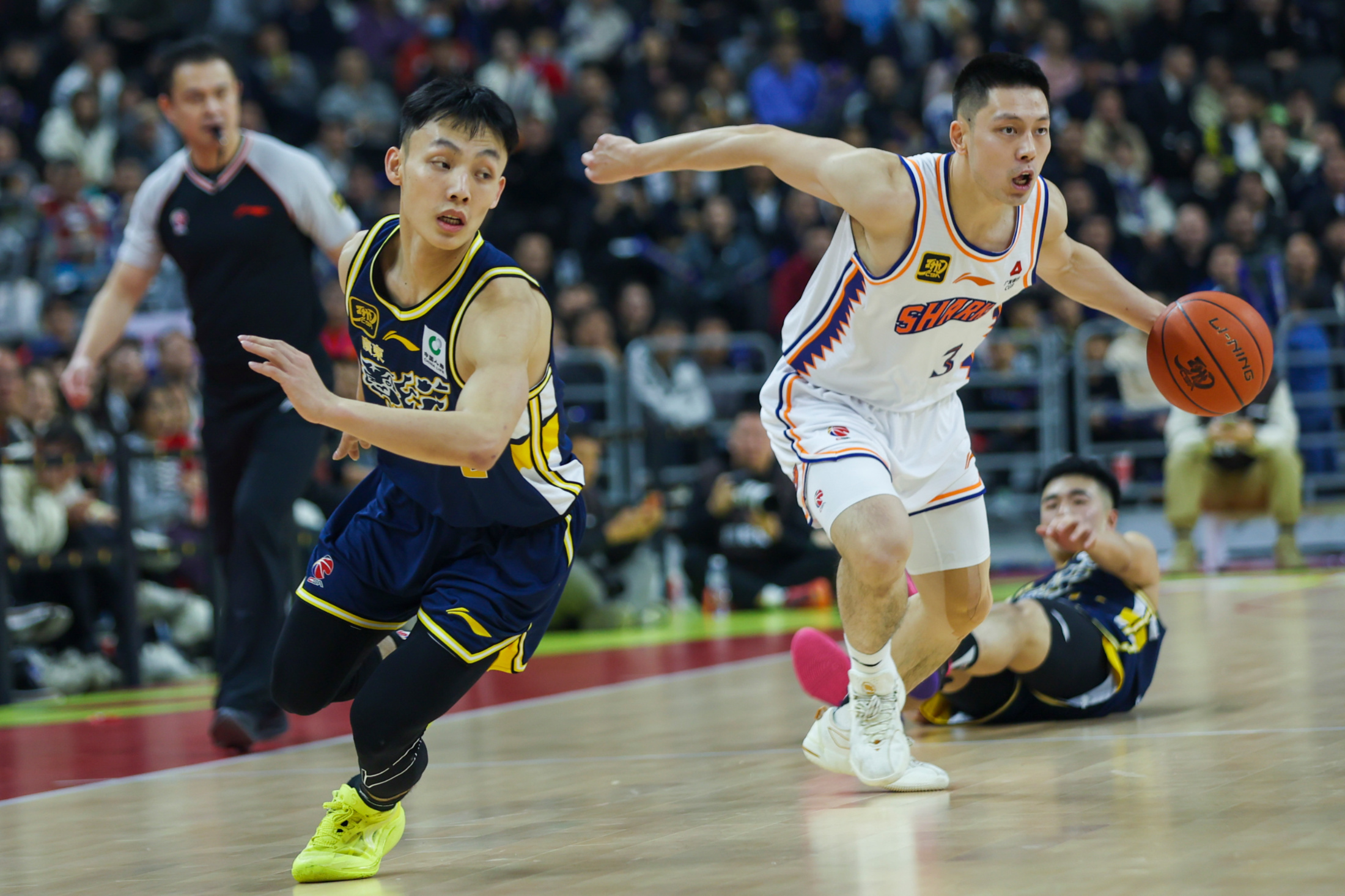 九游体育-包含赛前CBA季后赛焦点战，利物浦临场应变，更衣室稳定，轮换策略成焦点的词条